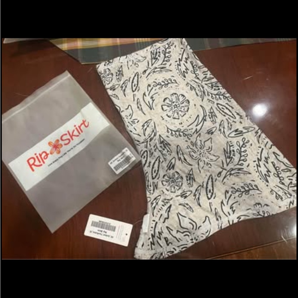 Rip Skirt Hawaii sun scarf floral rustica- NWT